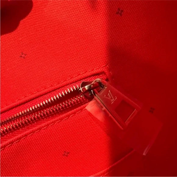 Louis Vuitton on the go - Picture 8 of 9